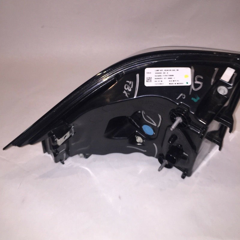 1034333-00-A TESLA MODEL X TAIL LIGHT RIGHT PASSENGER 1034333-00-A 2015 2016 2017 2018 OEM