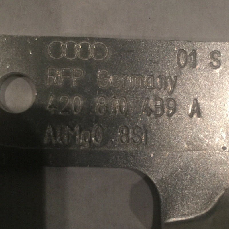 420810439A AUDI R8 QUARTER PANAL CENTER BRACKET 2008 2009 2010 2011 2012 OEM