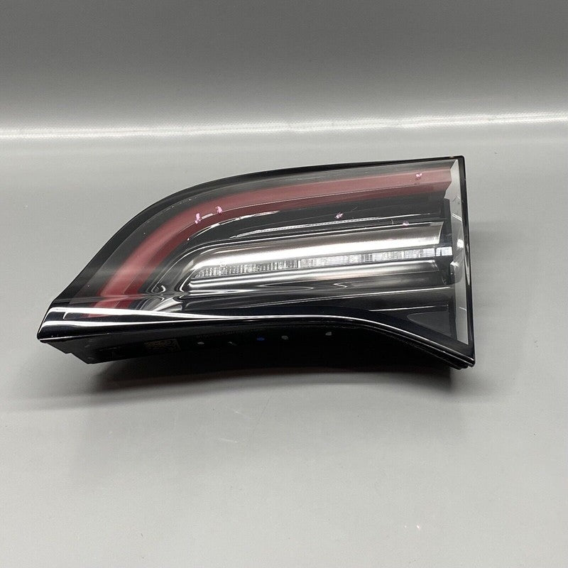 TESLA MODEL 3 TAIL LIGHT TRUNK RIGHT PASSENGER 1077402-00-E 2017 18 19