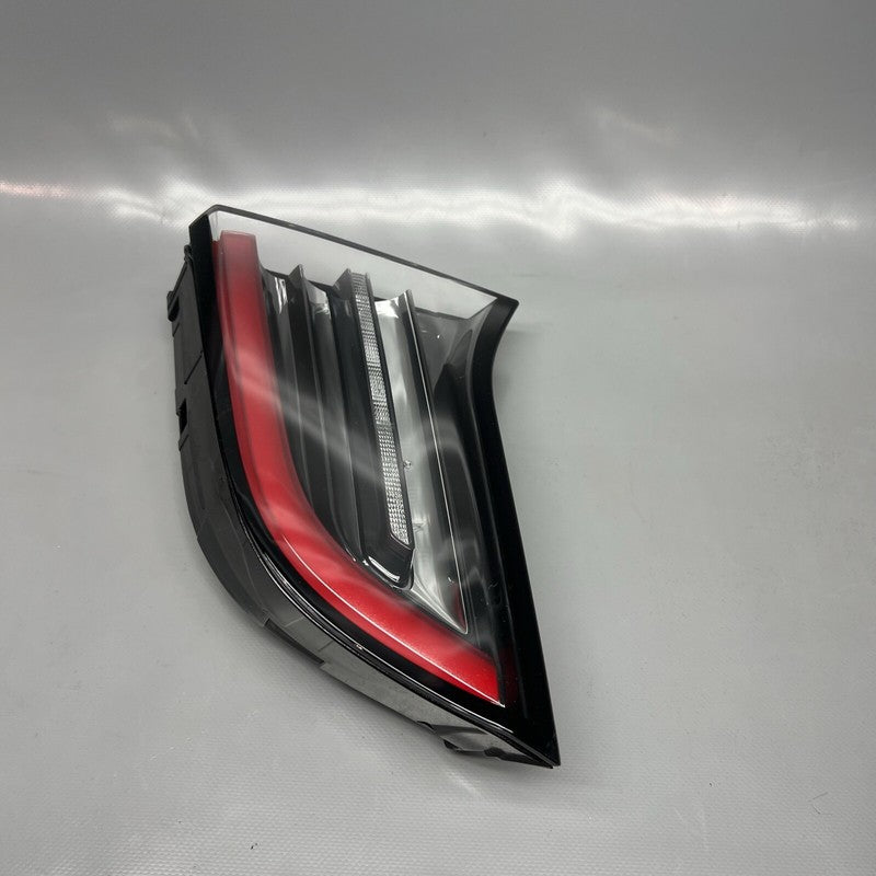 1502089-00-B TESLA MODEL Y TAIL LIGHT TRUNK RIGHT PASSENGER 2020 2021 2022 2023 2024 OEM