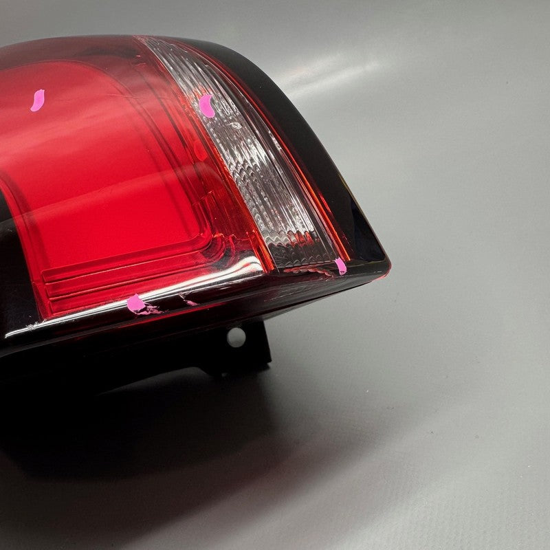 CHRYSLER PACIFICA TAIL LIGHT RIGHT PASSENGER 2021 2022 2023 2024 2025 