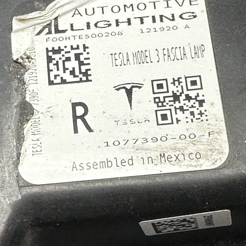 1077390-00-F TESLA MODEL 3 FOG LIGHT RIGHT PASSENGER 2020 2021 22 2023 2 PIN OEM 1077390-00-F