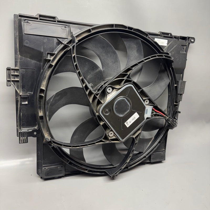 8641947 BMW 328I RADIATOR FAN 340 430 2016 2017 2018 2019 2020 OEM 8641947