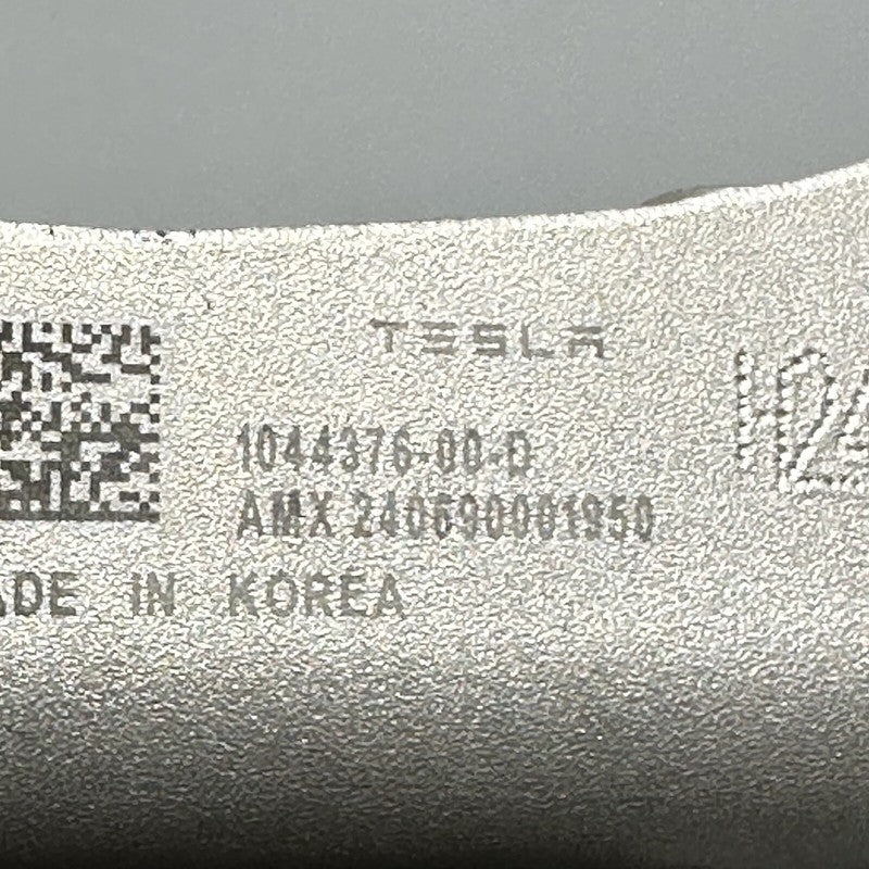 1044376-00-D TESLA MODEL Y FUCA MOUNT RIGHT FRONT 2020 2021 2022 2023 1044376-00-D