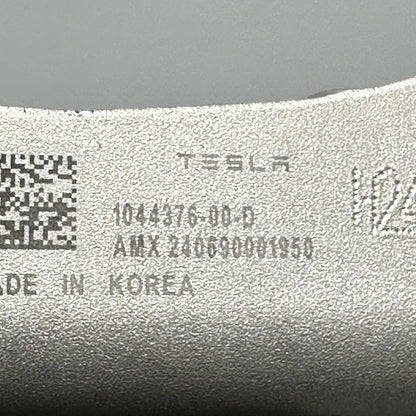 1044376-00-D TESLA MODEL Y FUCA MOUNT RIGHT FRONT 2020 2021 2022 2023 1044376-00-D