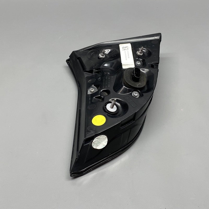 TESLA MODEL Y TAIL LIGHT TRUNK RIGHT PASSENGER 1502089-00-B 2020 21 22