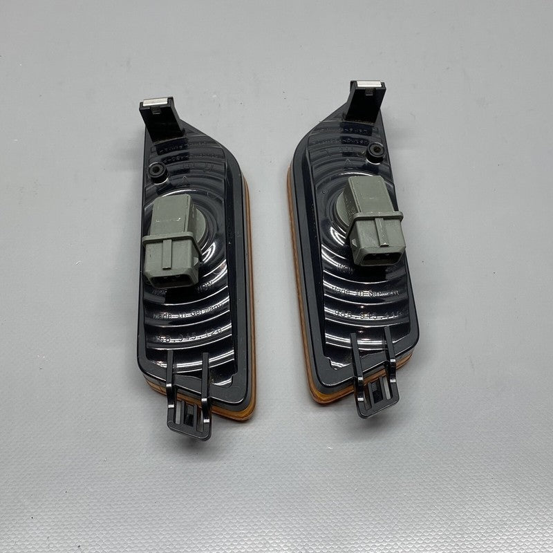 95B945119 PORSCHE MACAN FRONT BUMPER MARKER 95B945119 2016 2017 2018 2019 2020 2021 OEM