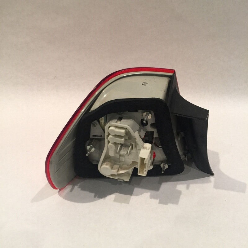 7154158 BMW 328 RIGHT SIDE TAIL LIGHT 4 DOOR 335 2009 2010 2011 OEM 3 LEDS NOT WORKING