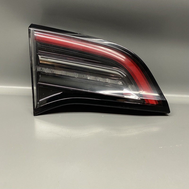 TESLA MODEL Y  TAIL LIGHT TRUNK LEFT DRIVER 1502088-00-B 2020 21 2022 