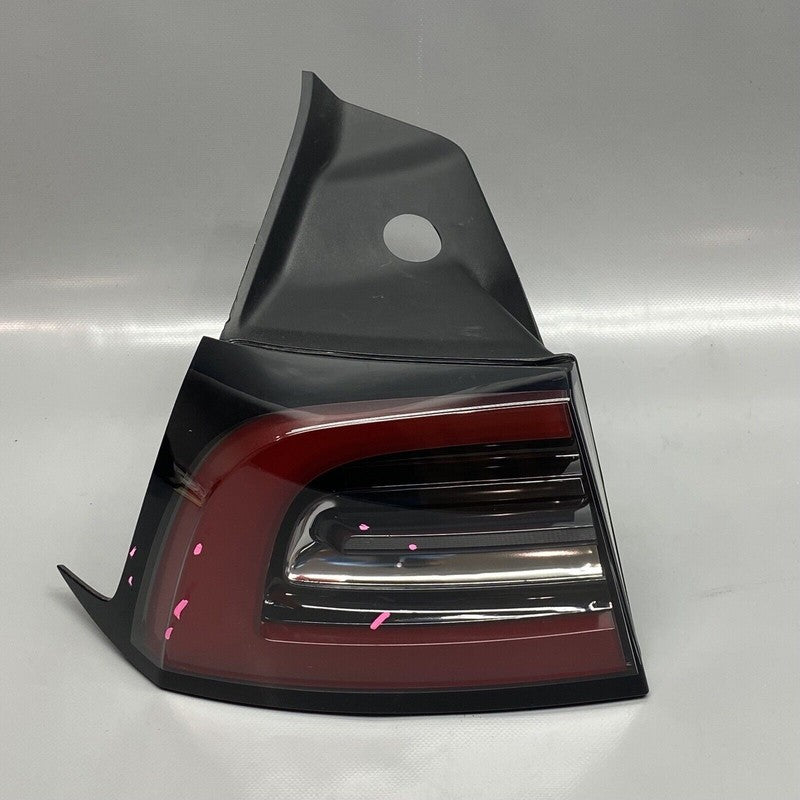1502086-00-D TESLA MODEL Y TAIL LIGHT LEFT DRIVER 2020 2021 2022 2023 LED OEM 1502086-00-D