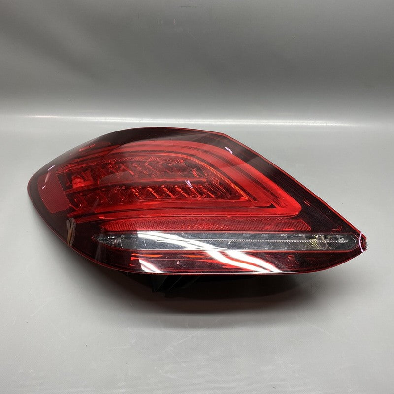 A2059064903 MERCEDES BENZ C300 TAIL LIGHT LEFT DRIVER A2059064903 2019 2020 LED OEM DAMAGED