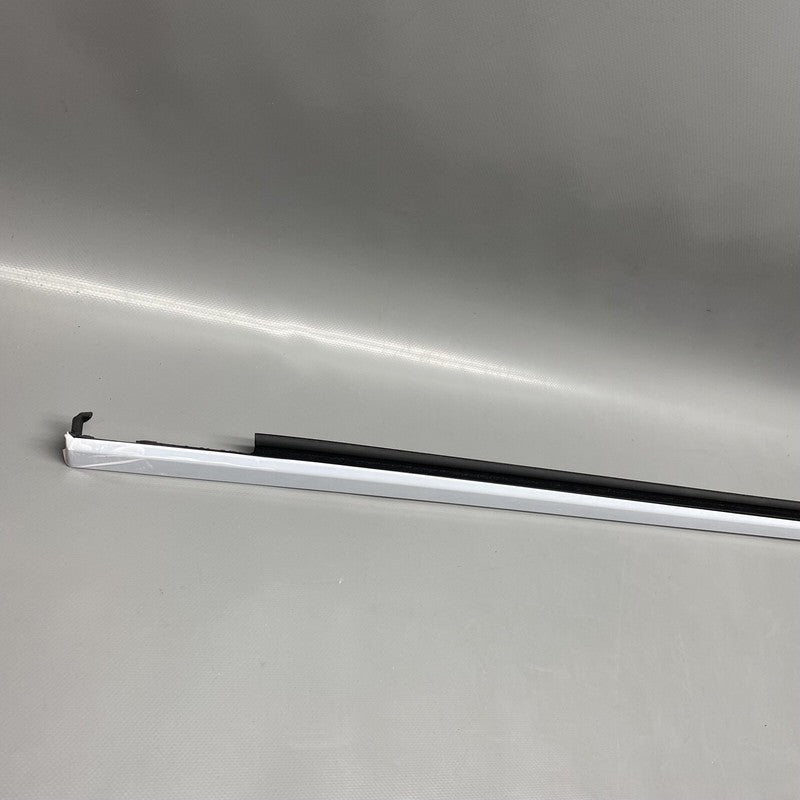 95B837476D PORSCHE MACAN DOOR TRIM RIGHT FRONT 2015 2016 2017 2018 2019 2020 OEM 95B837476D