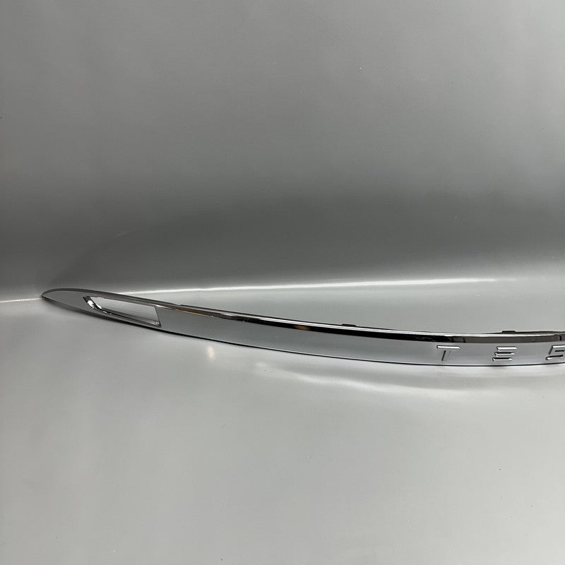 1025776-00-A TESLA MODEL S LIFTGATE CHROME TRIM MOLDING 2012 2013 2014 2015 OEM 1025776-00-A