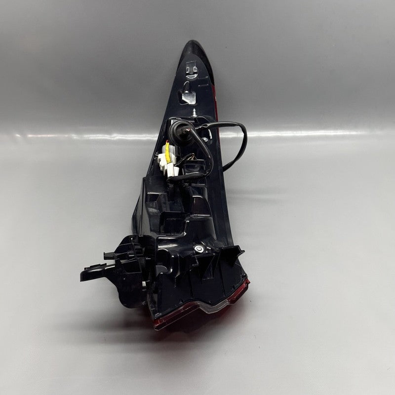TOYOTA CAMRY TAIL LIGHT RIGHT PASSENGER 2018 2019 2020 OEM 
