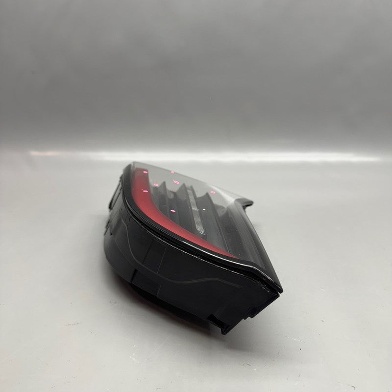 TESLA MODEL Y TAIL LIGHT RIGHT PASSENGER 2020 2021 2022 2023 2024 OEM