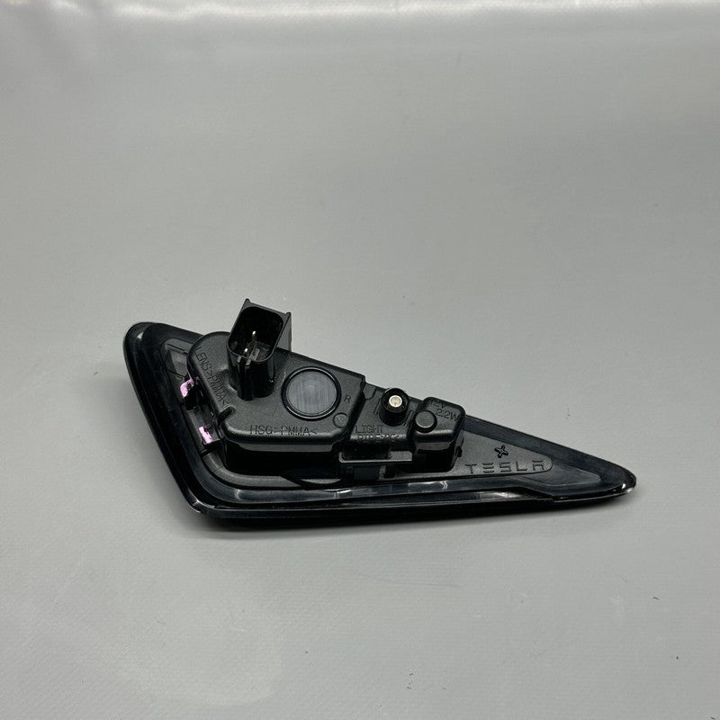 1495865-20-D TESLA MODEL 3 Y FENDER CAMERA MARKER RIGHT 2017 18 19 20 21 2022 1495865-20-D