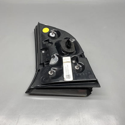 1502088-00-B TESLA MODEL Y  TAIL LIGHT TRUNK LEFT DRIVER 1502088-00-B 2020 21 2022 2023 OEM