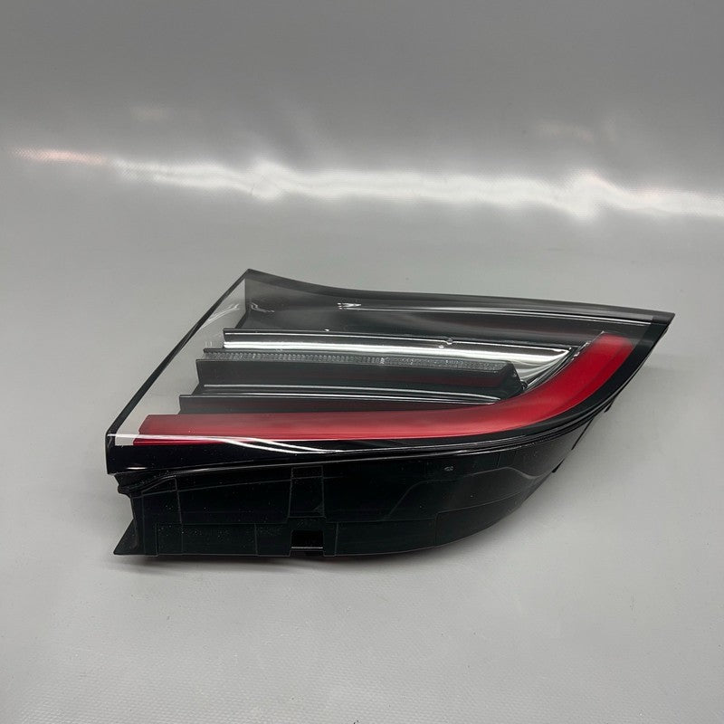 TESLA MODEL Y TAIL LIGHT TRUNK RIGHT PASSENGER 2020 2021 2022 2023 202
