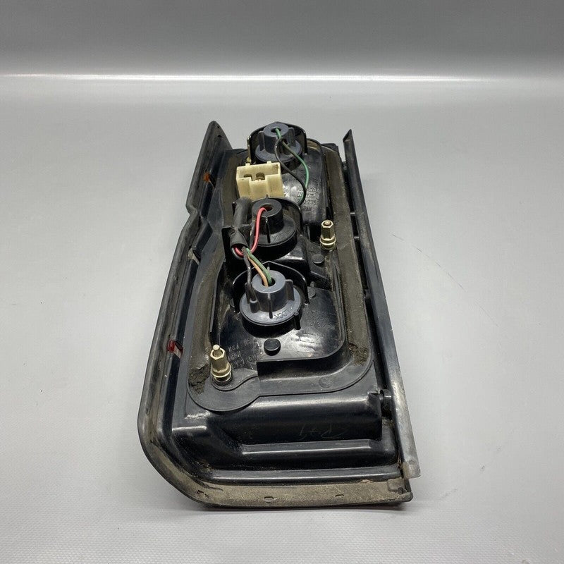 NISSAN PATHFINDER TAIL LIGHT RIGHT PASSENGER 1987 88 89 90 91 92 93 94 1995 OEM