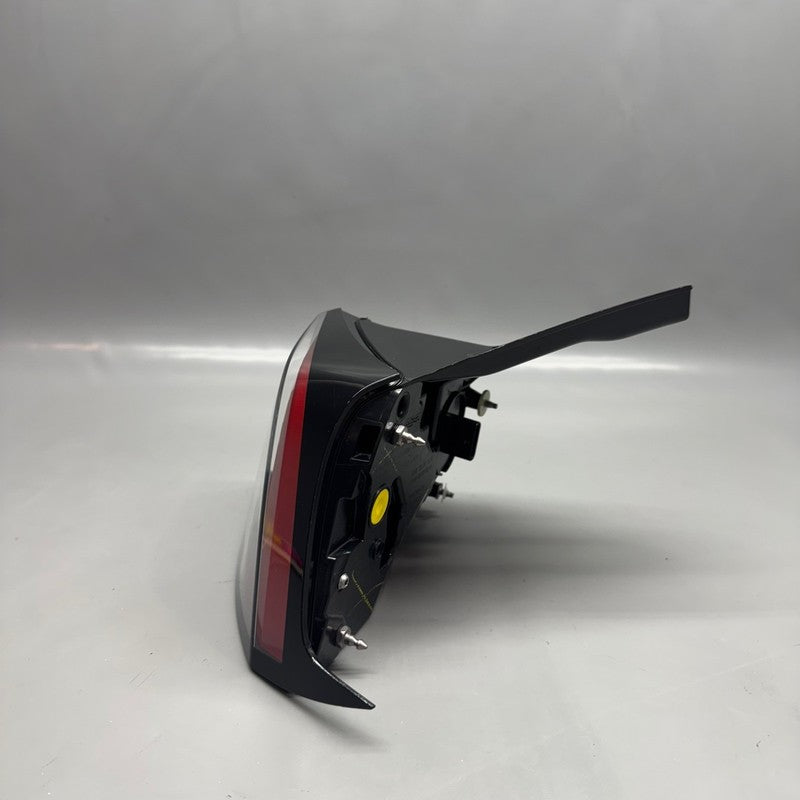 TESLA MODEL Y TAIL LIGHT RIGHT PASSENGER 2020 2021 2022 2023 2024 2025