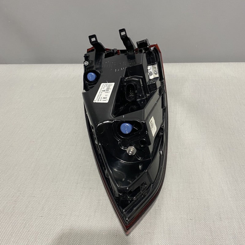 PORSCHE CAYENNE TAIL LIGHT RIGHT SIDE 7P5945208D LED OEM 2015 2016 201