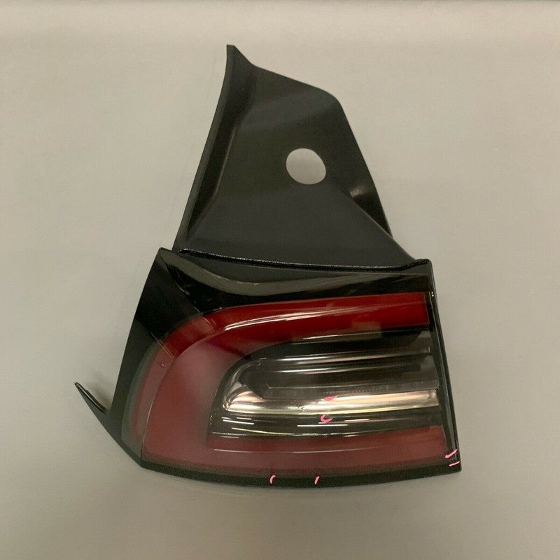 TESLA MODEL 3 TAIL LIGHT LEFT DRIVER 2017 2018 2019 2020 OEM 1077397-0