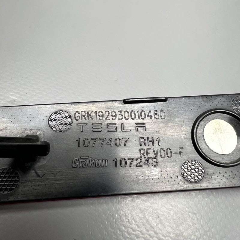 1077407 TESLA MODEL 3 REAR BUMPER REFLECTOR RIGHT PASSENGER 2016 2017 2018 2019 2020 OEM