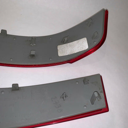 A1648201174KZ MERCEDES BENZ GL300 GL320 REAR BUMPER LEFT & RIGHT REFLECTOR 2007 2008 2009 OEM