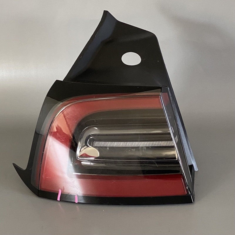 1502086-00-D TESLA MODEL Y TAIL LIGHT LEFT DRIVER SIDE 1502086-00-D 2020 2021 2022 OEM 