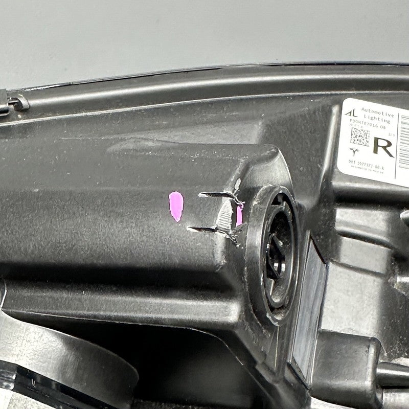 1077372-00-K TESLA MODEL 3,Y HEADLIGHT RIGHT SIDE LED 2017 18 19 20 21 22 2023 1077372-00-K