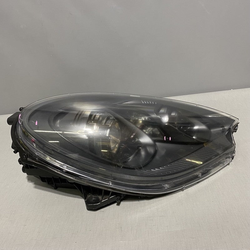 PORSCHE MACAN GTS HEADLIGHT RIGHT SIDE BI-XENON OEM 95B941032DB 2015 2