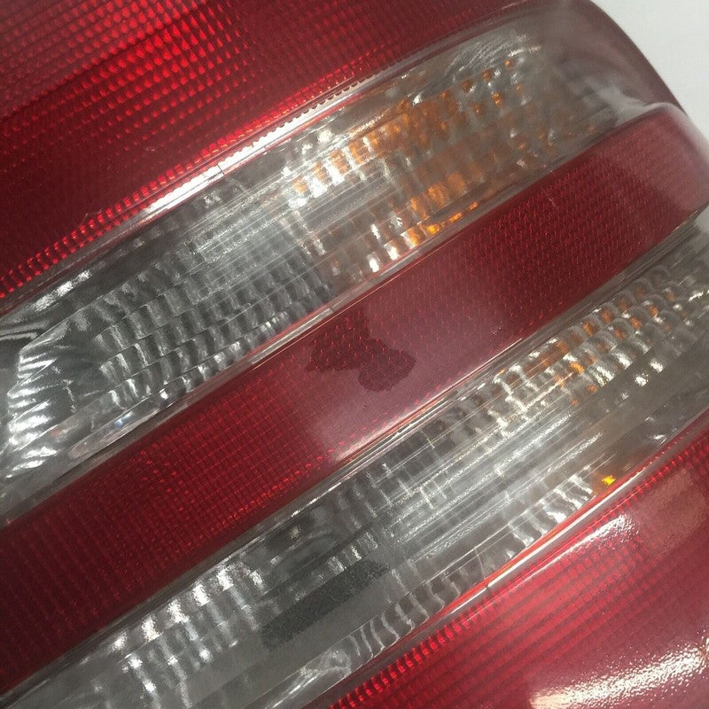 08-440-1917R-F MERCEDES BENZ C230 C320 TAIL LIGHT RIGHT PASSENGER 2001 2002 2003 2004 OEM