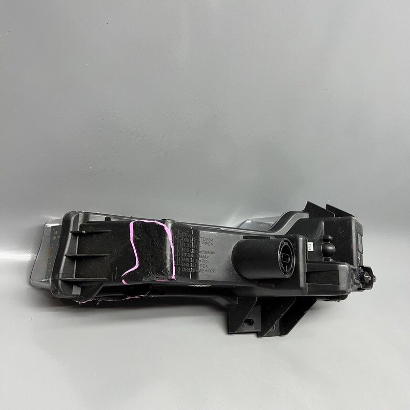 1077392-00-F TESLA MODEL 3 FOG LIGHT RIGHT PASSENGER 2017 2018 2019 2020 2021 2022 OEM 3 PIN