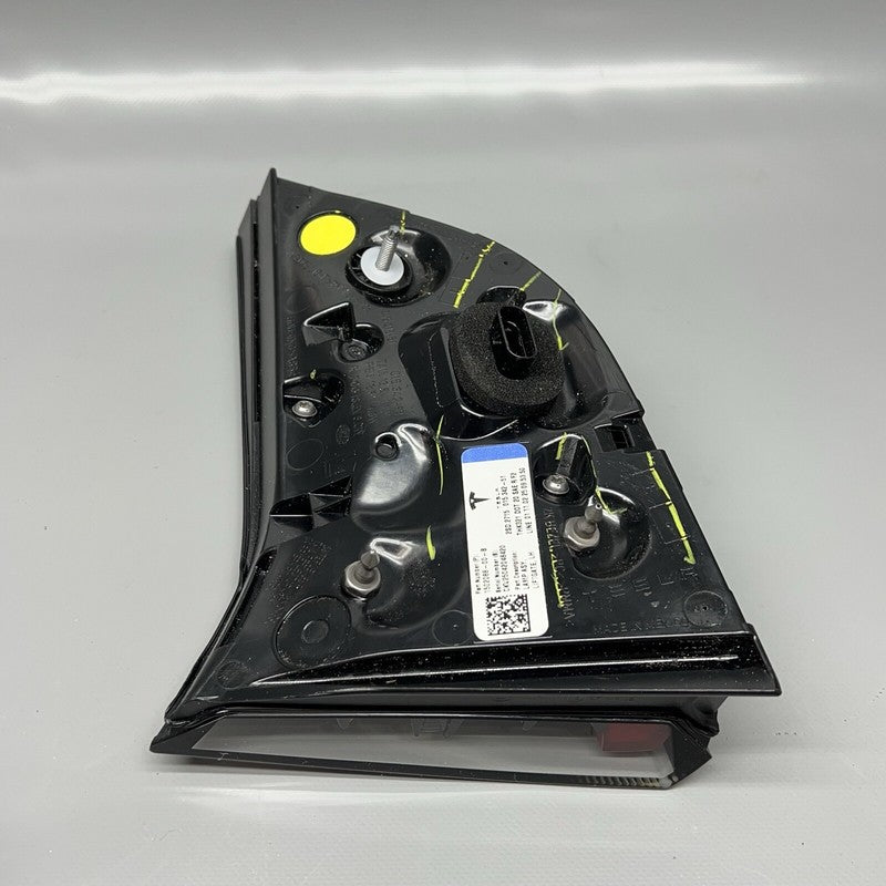 1502088-00-B TESLA MODEL 3 Y TAIL LIGHT INNER LEFT 2017 2018 2019 2020 2021 2022 2023 2024 