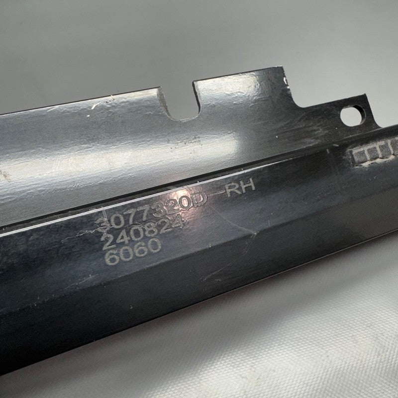 TESLA CYBERTRUCK HORIZONAL GUIDE RAIL RIGHT 2024 2025 OEM 1852128-98-D