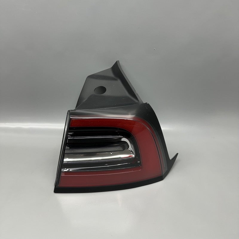 1502087-00-D TESLA MODEL Y TAIL LIGHT RIGHT PASSENGER 2020 21 22 23 2024 LED OEM 1502087-00-D