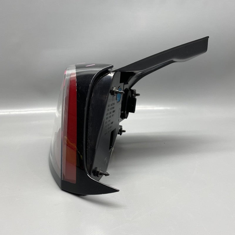MODEL 3 TESLA MODEL 3 TAIL LIGHT RIGHT PASSENGER SIDE LED 2017 2018 2019 2020 2021 2022 