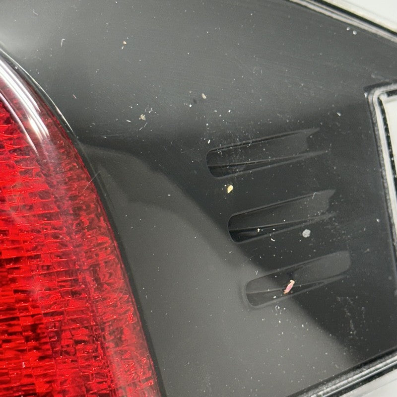 1502088-00-B TESLA MODEL S TAIL LIGHT RIGHT PASSENGER 2016 2017 2018 2019 2020 DAMAGED