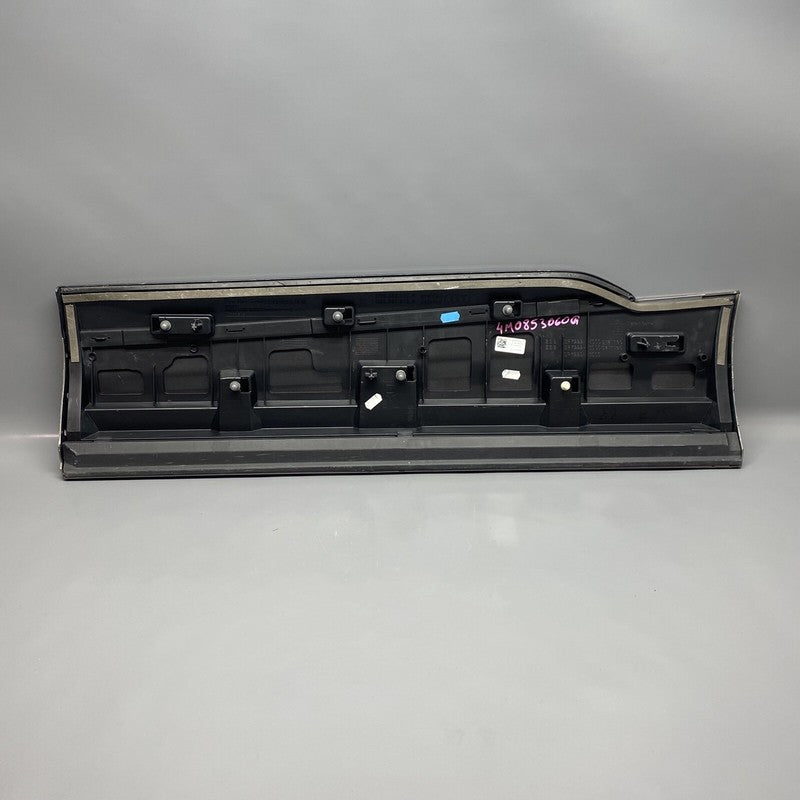 4M0853060G AUDI Q7 DOOR MOLDING RIGHT REAR 4M0853060G 2017 2018 2019 OEM