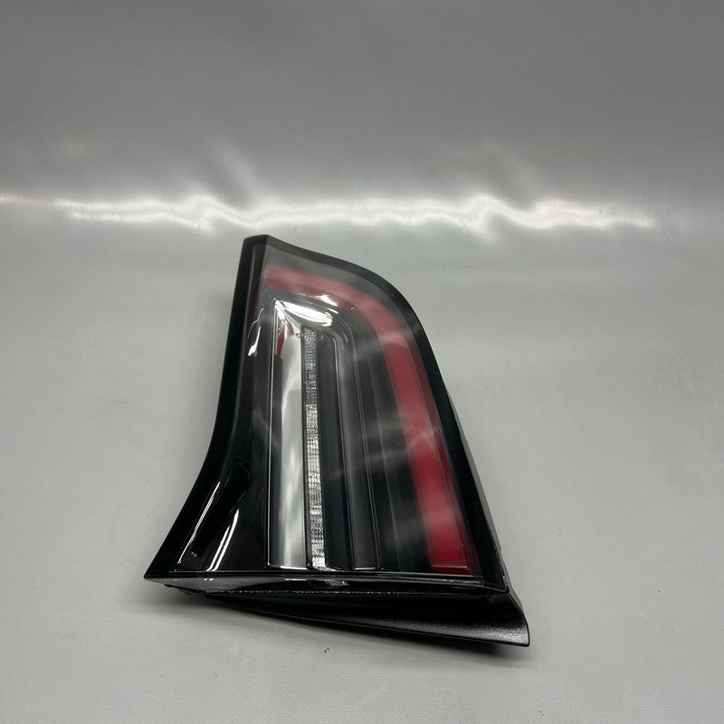 1077402-00-G TESLA MODEL 3 TAIL LIGHT TRUNK RIGHT PASSENGER 2017 2018 2019 2020 2021 OEM