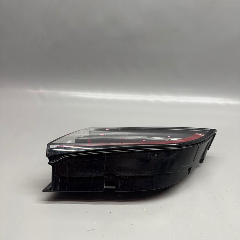 TESLA MODEL Y TAIL LIGHT RIGHT PASSENGER 2020 2021 2022 2023 2024 OEM