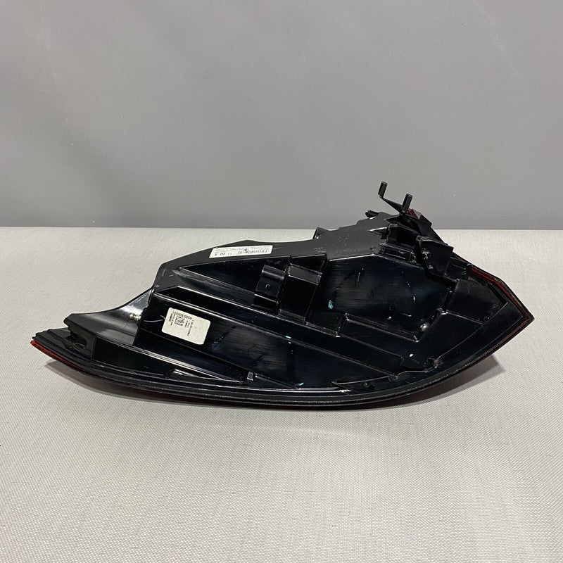 7P5945208D PORSCHE CAYENNE TAIL LIGHT RIGHT SIDE 7P5945208D LED OEM 2015 2016 2017 