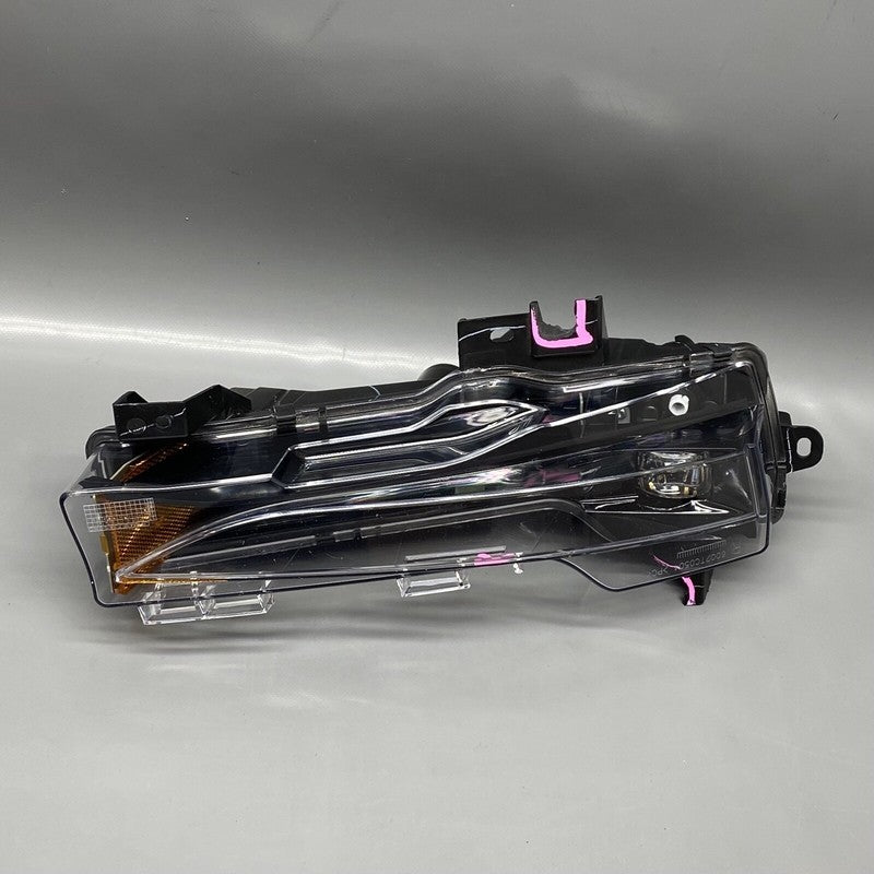 1077392-00-E TESLA MODEL 3 FOG LIGHT RIGHT PASSENGER 2017 2018 2019 2020 3 PIN 1077392-00-E