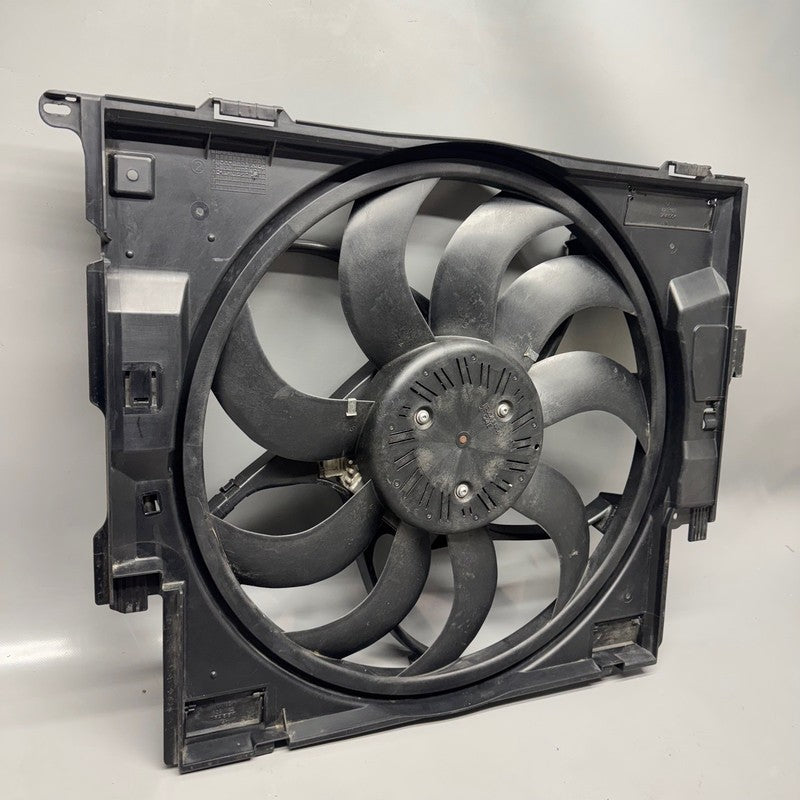 8641947 BMW 328I RADIATOR FAN 340 430 2016 2017 2018 2019 2020 OEM 8641947