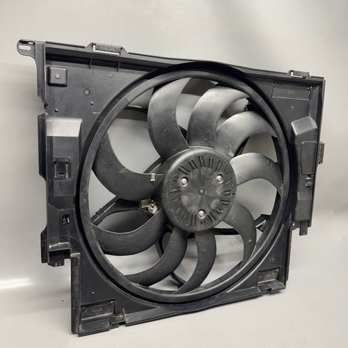 8641947 BMW 328I RADIATOR FAN 340 430 2016 2017 2018 2019 2020 OEM 8641947