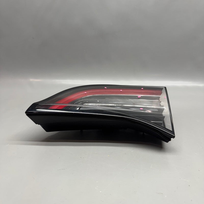 TESLA MODEL Y TAIL LIGHT RIGHT PASSENGER 2020 2021 2022 2023 2024 OEM