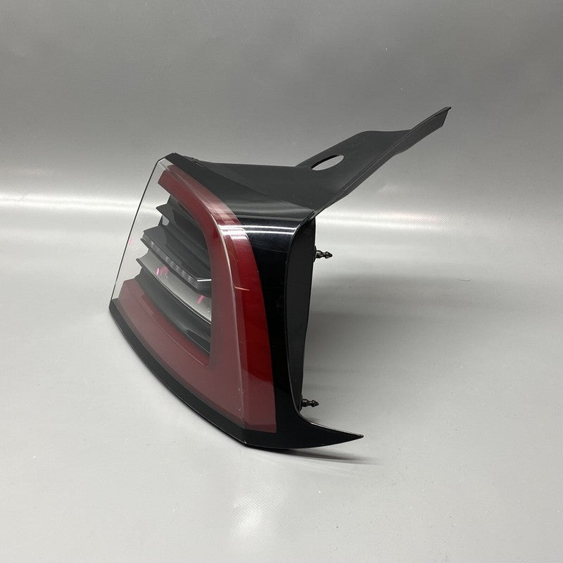 TESLA MODEL 3 TAIL LIGHT RIGHT PASSENGER 2017 2018 2019 2020 OEM