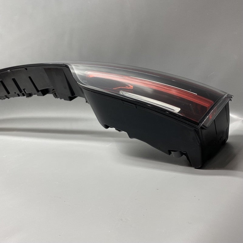 PORSCHE CAYENNE TRUNK CENTER TAIL LIGHT LED 2019 2020 2021 OEM 9Y09450