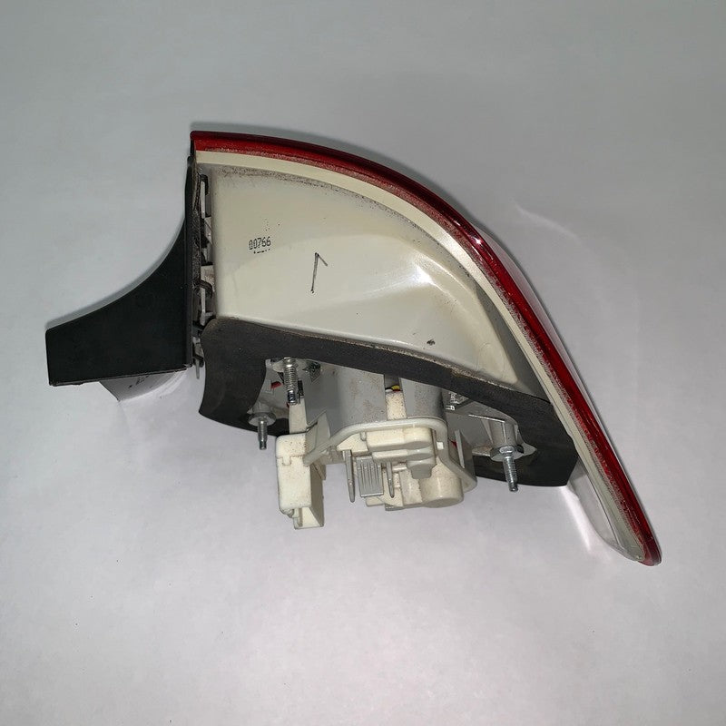 21 830 102 BMW 328 335 TAIL LIGHT LEFT DRIVER 21830102 LED SEDAN 2009 2010 2011 0EM