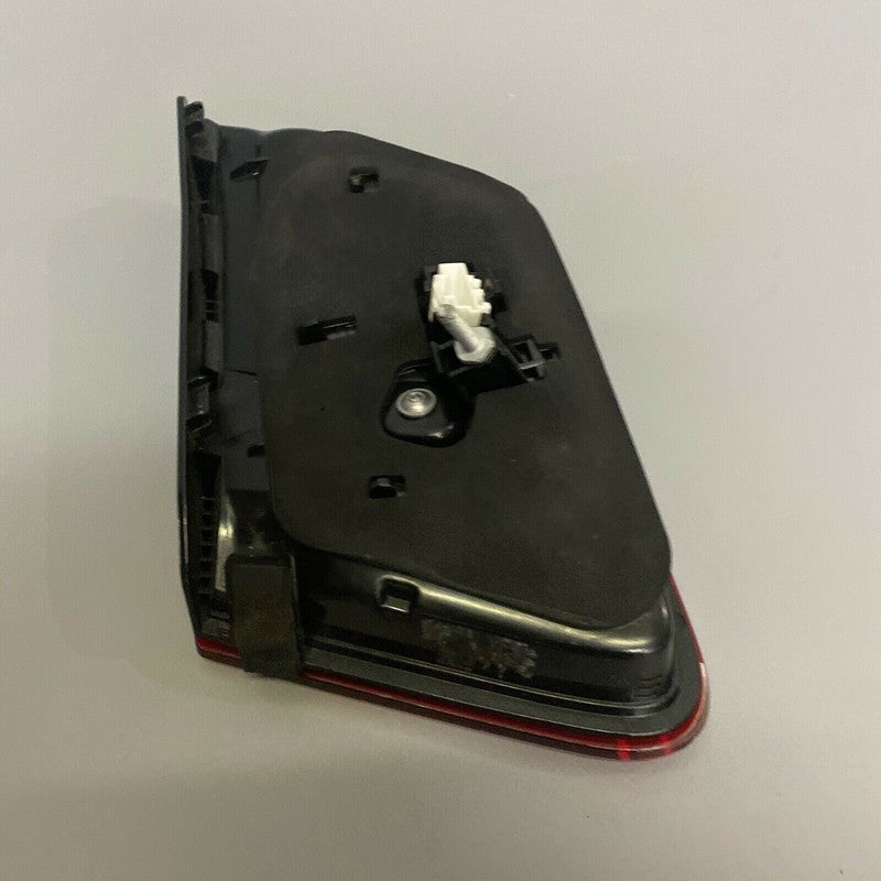 W212 MERCEDES  BENZ E63 TRUNK TAIL LIGHT RIGHT PASSENGER 2014 2015 2016 AMG OEM